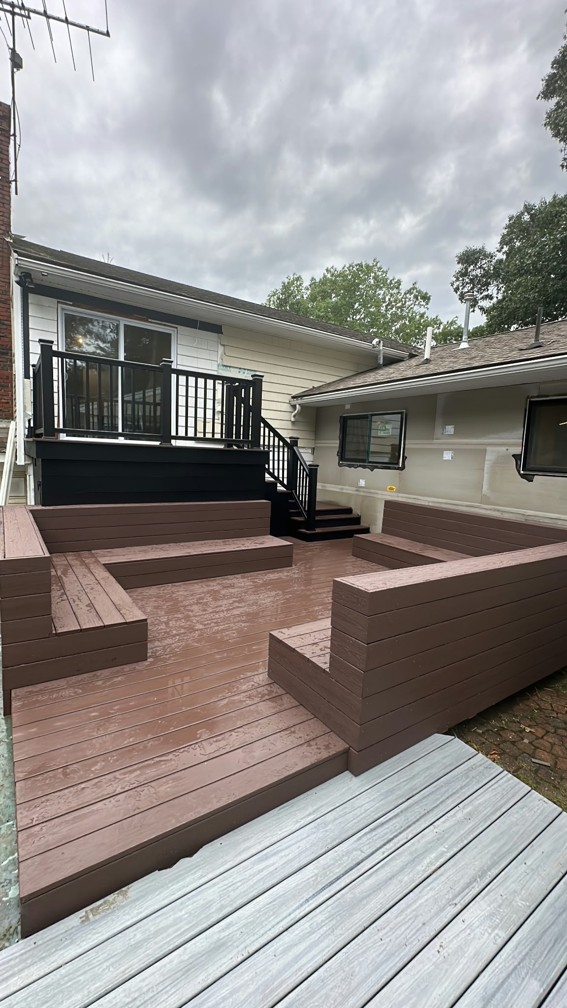 Composite Deck with Built-in Benches